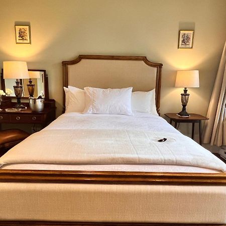 מלון Sturdies Bay Woodstone Manor Inc. מראה חיצוני תמונה